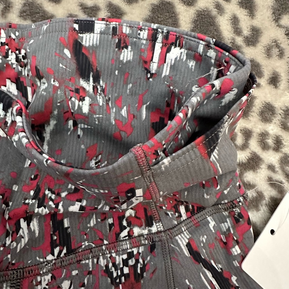 Lululemon Floral Fast And Free HR
Tight 25" Size 2 in Floral with Side Pockets - Picture 7 of 17